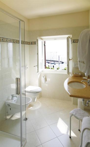 Junior Suite Deluxe con Vista Lago e Terrazza