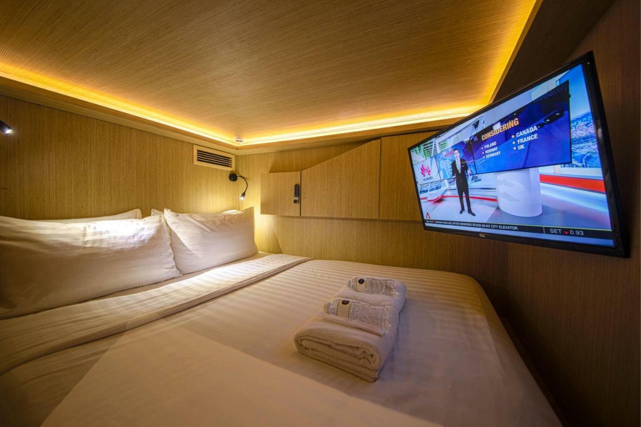 Private Room with 2 Queen Capsules