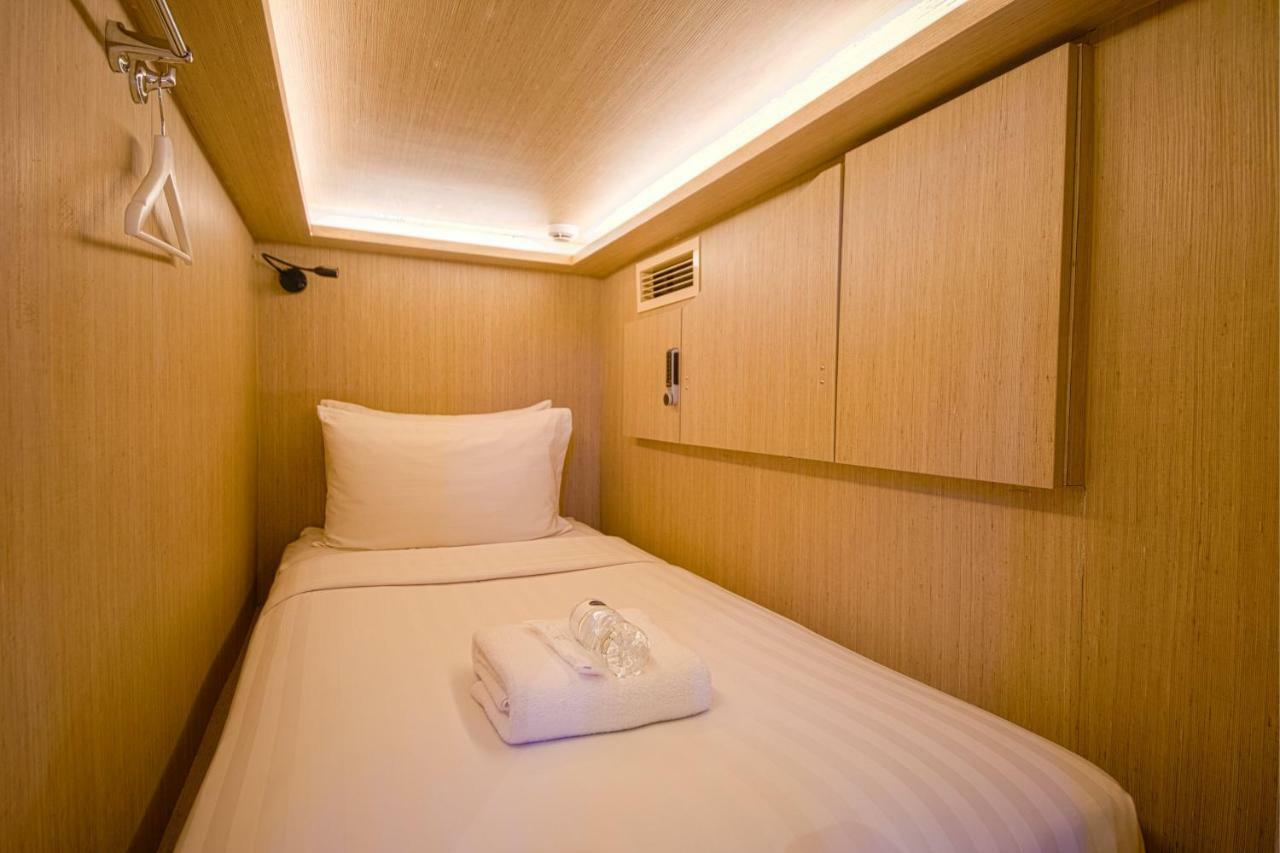 Single Capsule in Female Room
