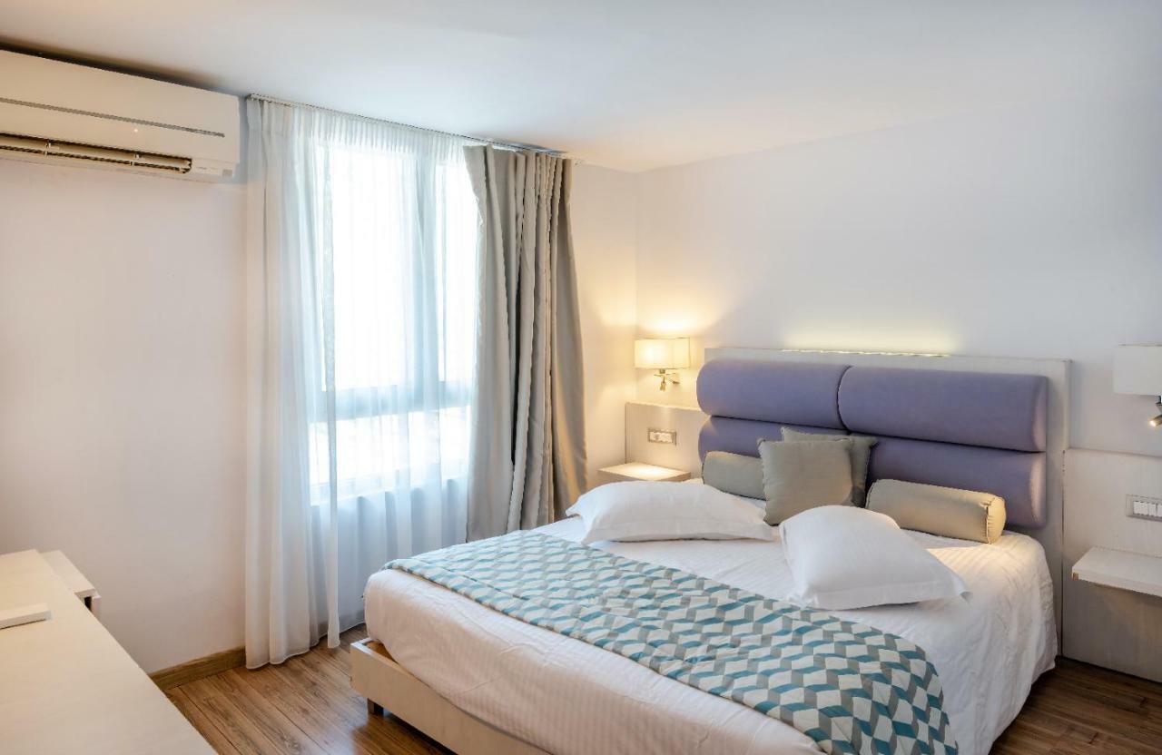 Two-Bedroom Suite Sea View