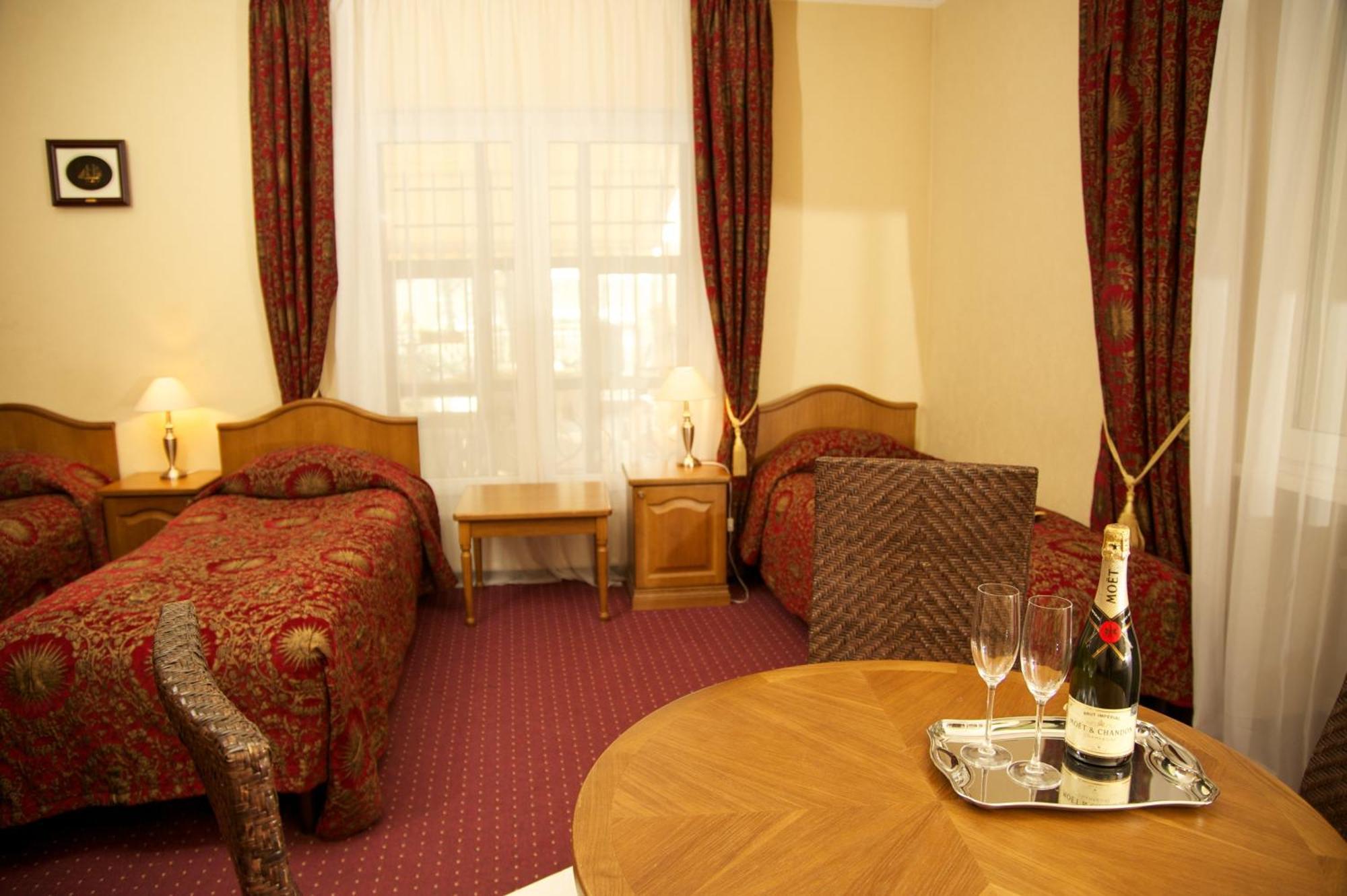 Triple Room