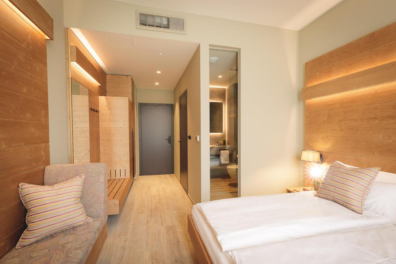 Double Room Valentine,1743315142:JPEG