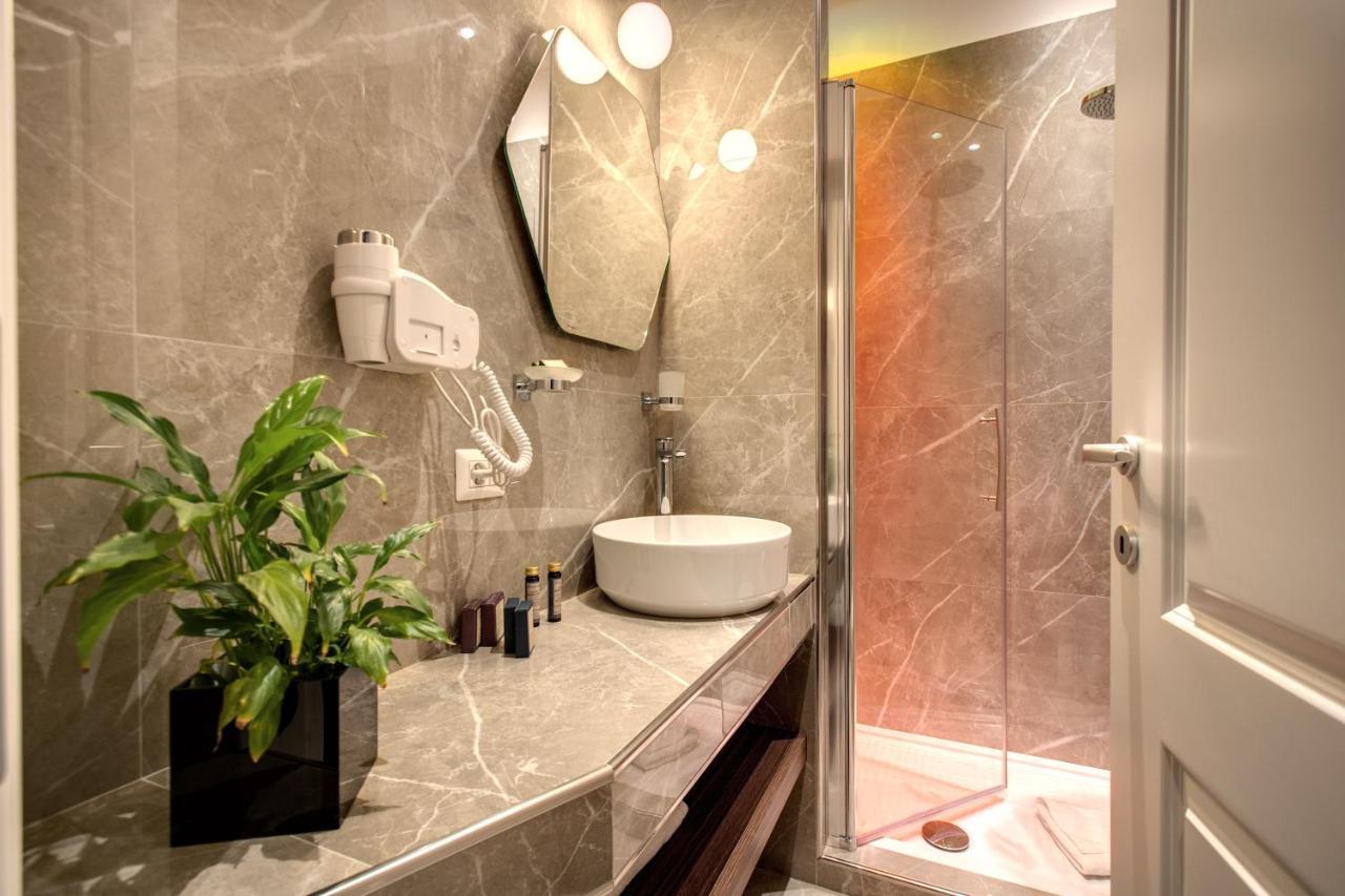 Suite,974461876:JPEG