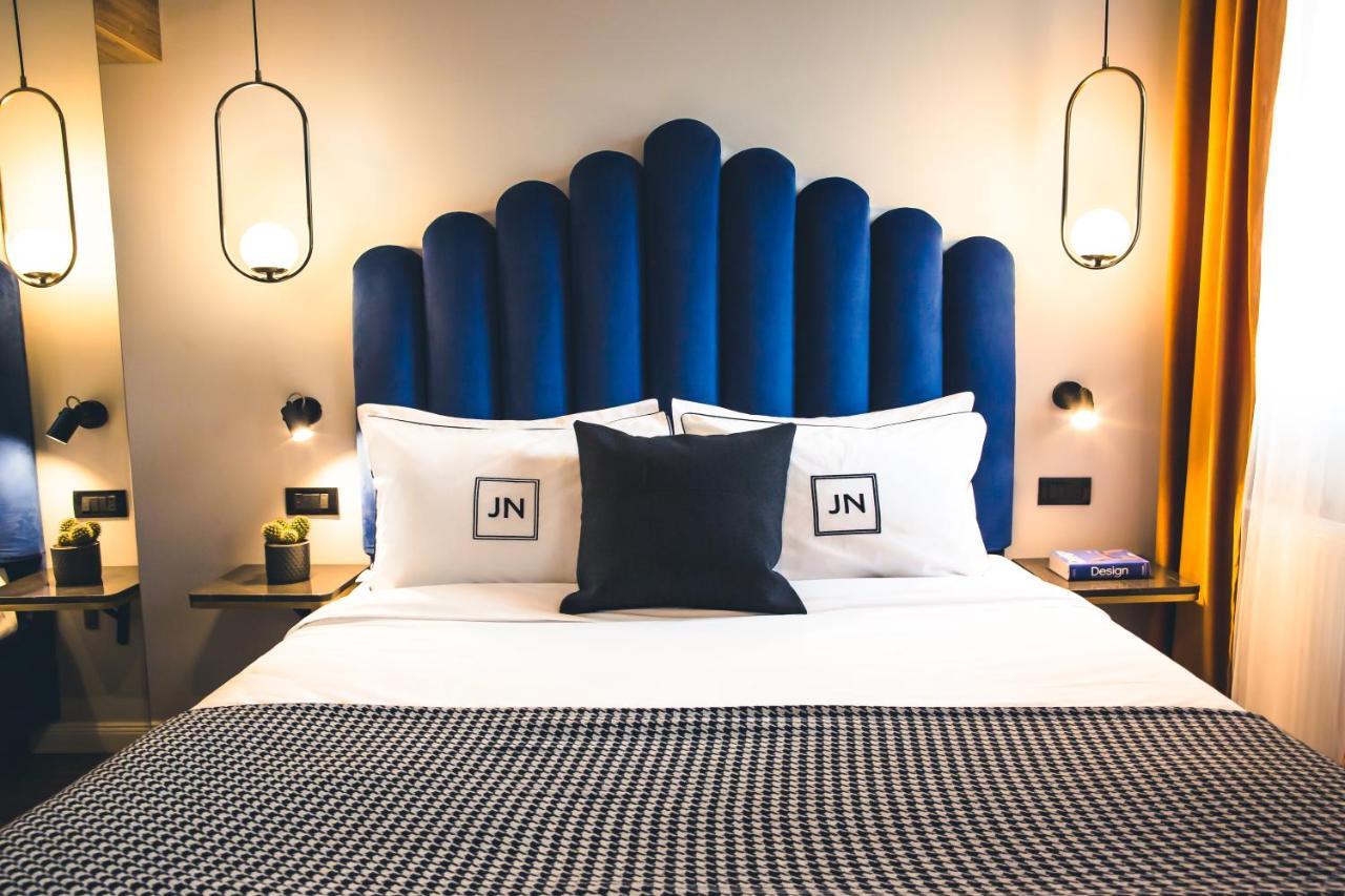 Single Queen Room,977277490:JPEG