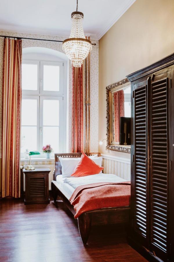 Small Single Room,979338655:JPEG