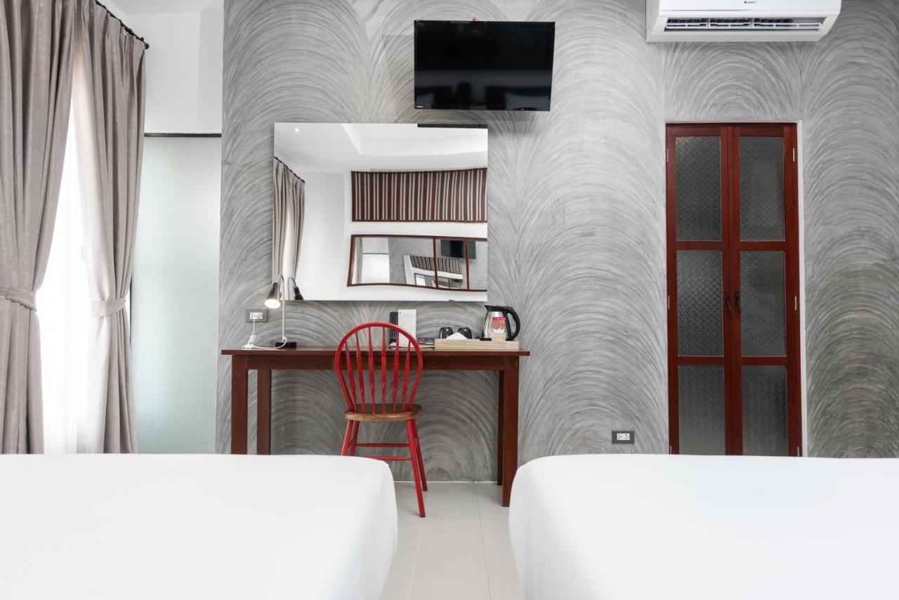 Cozy Twin Room