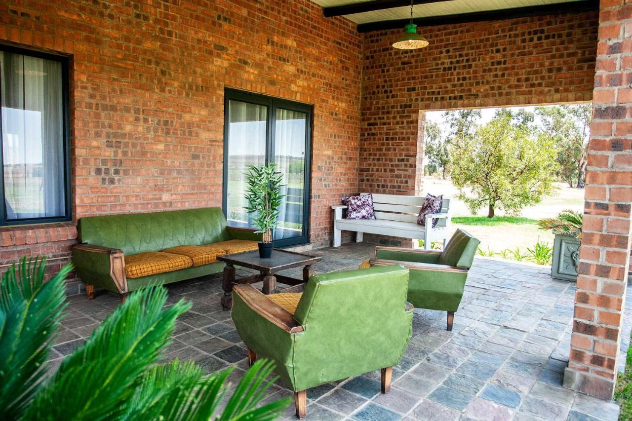 Executive Suite,983329828:JPEG