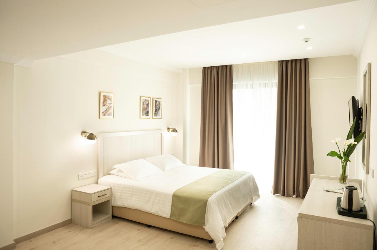 Deluxe Double Room Balcony,983723122:JPEG