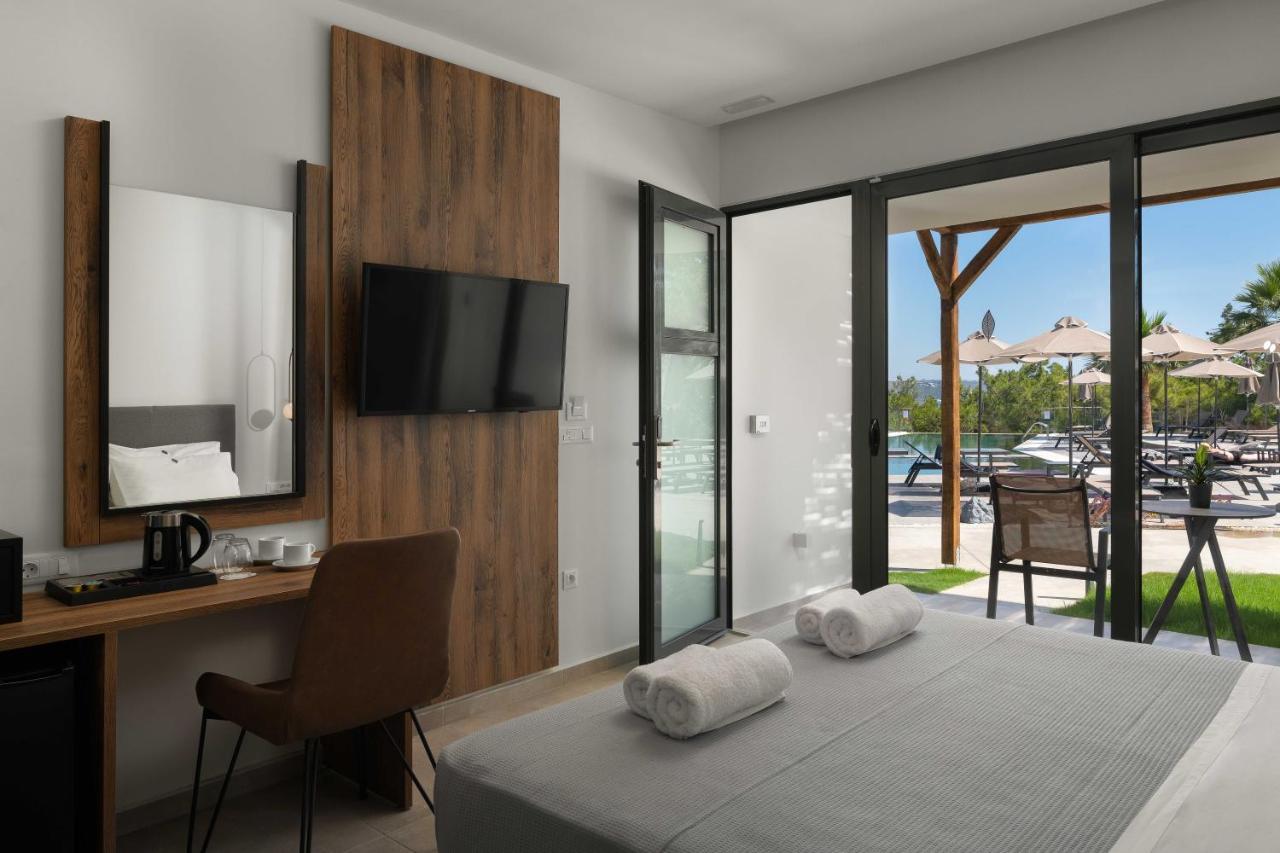 Concept room Pool view