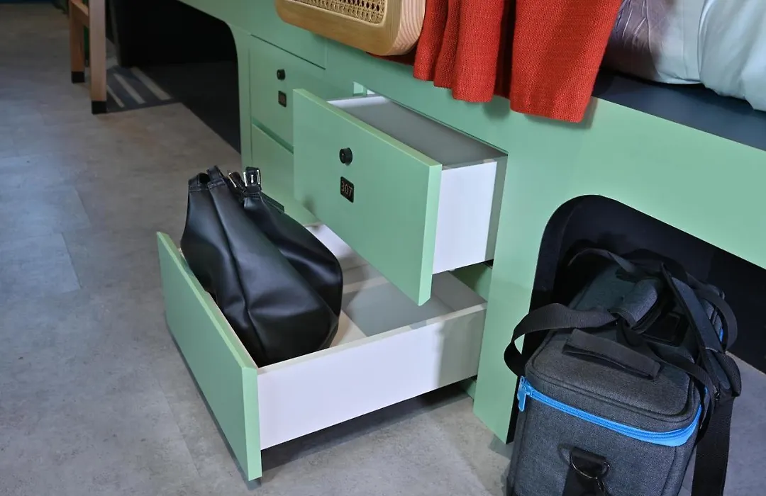 Dream Chaser Boutique Capsule Hotel-1