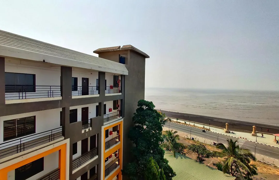 Golden Chariot Hotel Daman-1