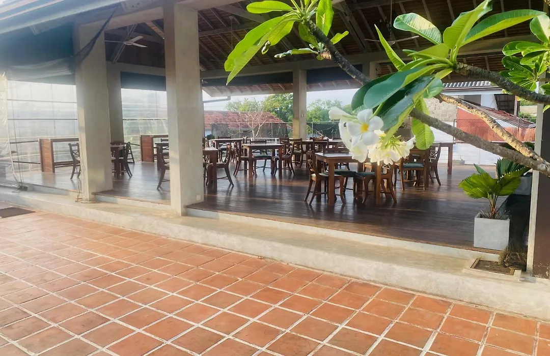 Hotel Cloud 9 Negombo-1