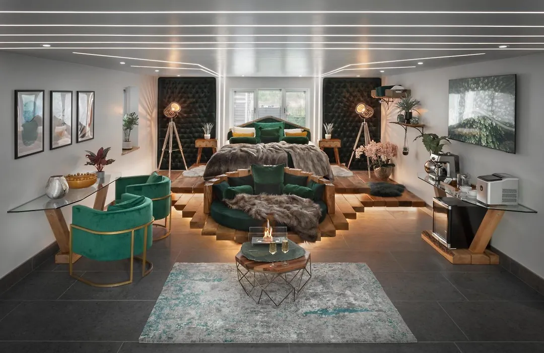 Aphrodites Group - Luxury Hot Tub Suites In Central Lake District!-1