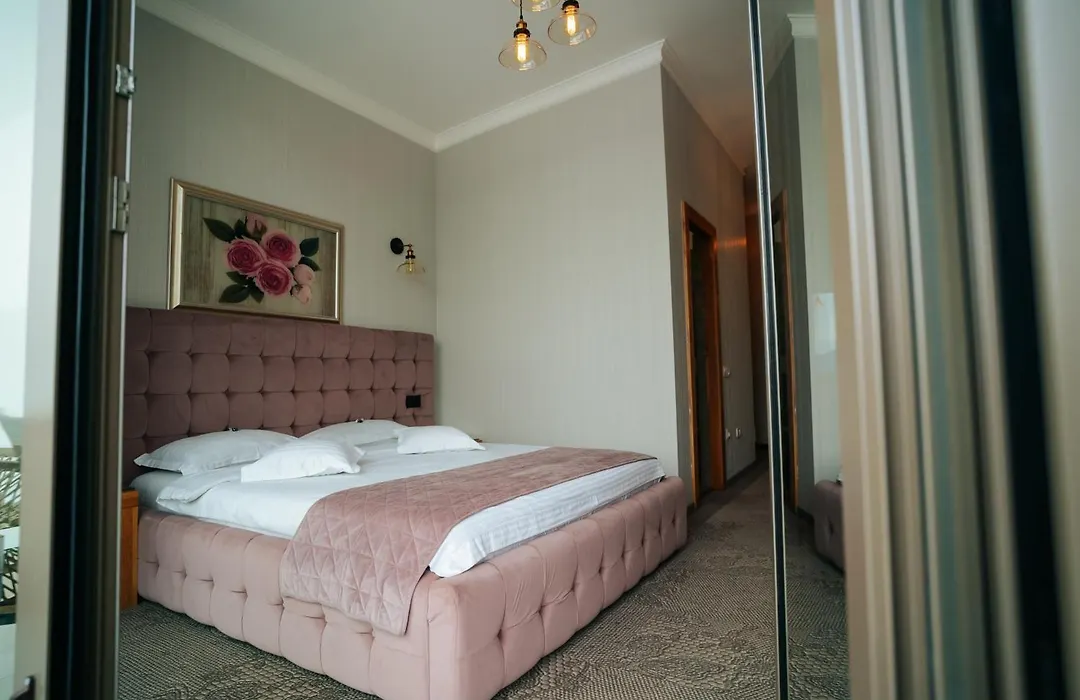 Hotel Roser House Boutique - pe malul lacului Colibita-1