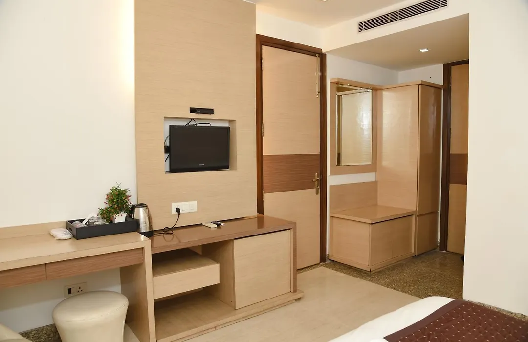 Hotel The Emporio A Boutique Rooms Near Anand Vihar Vaishali Ghaziabad-1