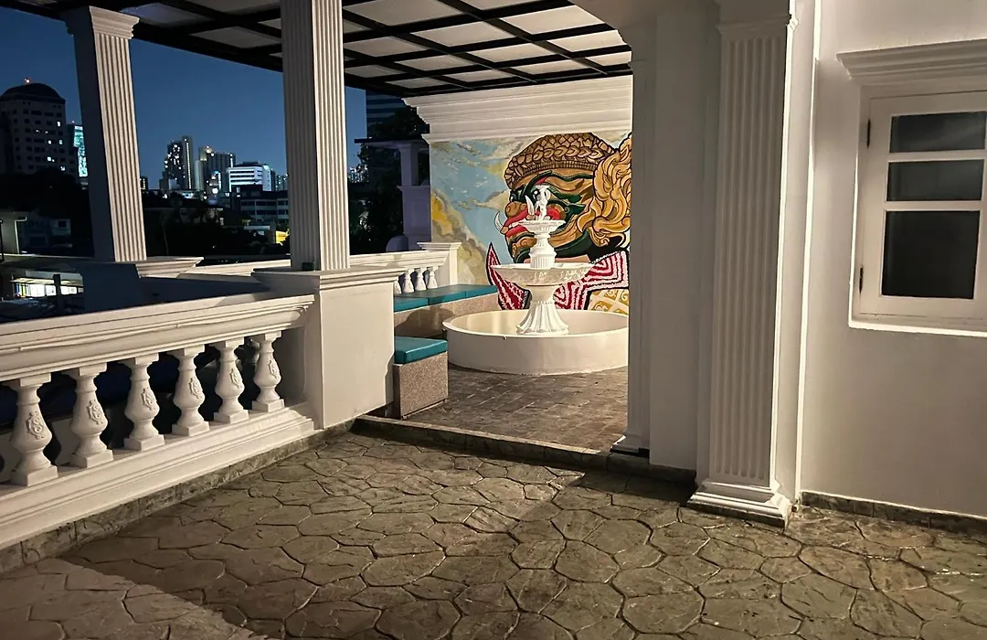 V20 Boutique Jacuzzi Hotel-1