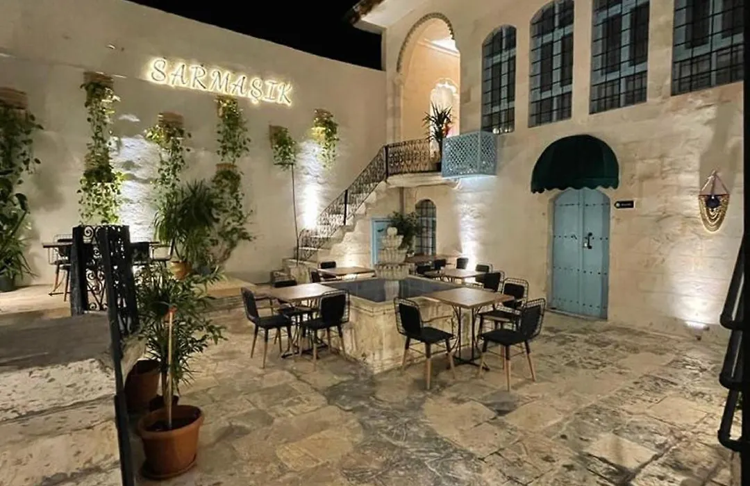 Sarmaşık Otel-1