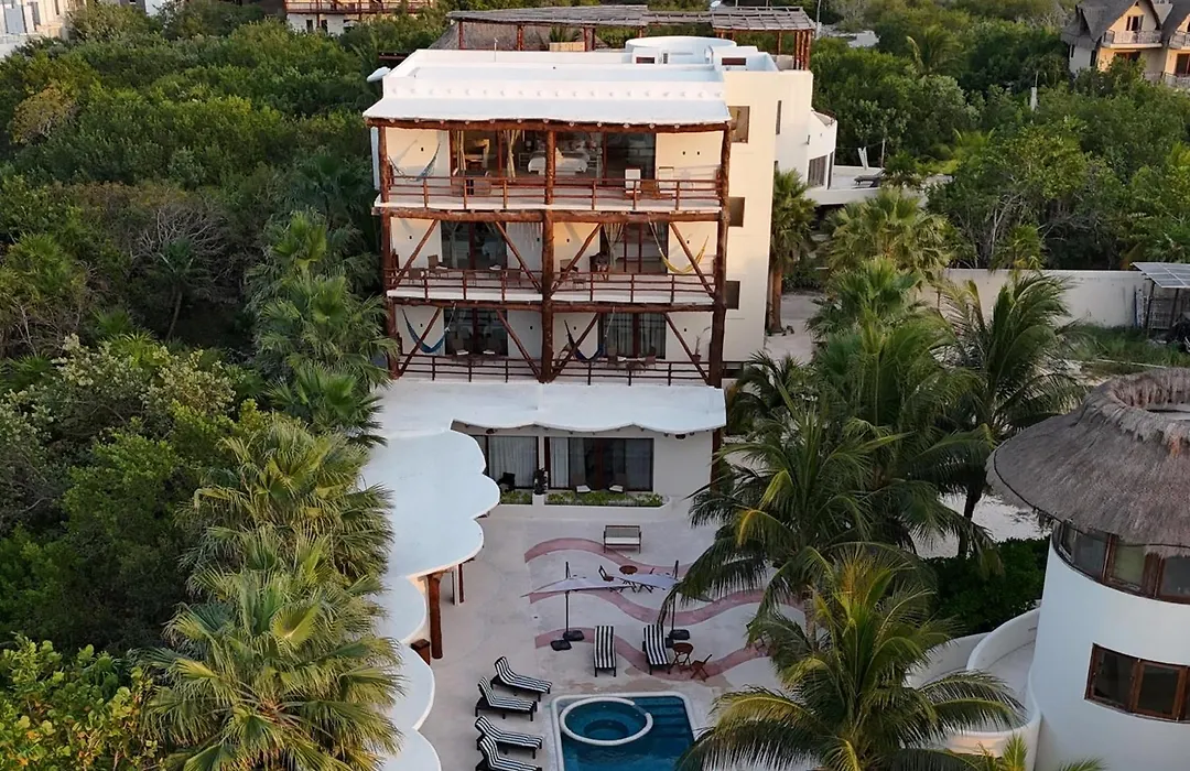 Beachfront Hotel Boutique Dk-1
