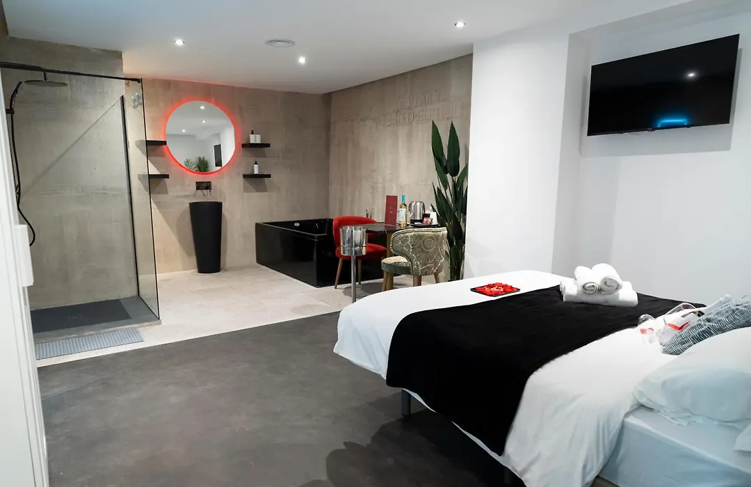 Mad Rooms-1