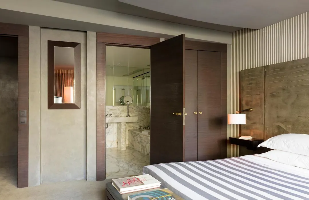 Hotel Square-1