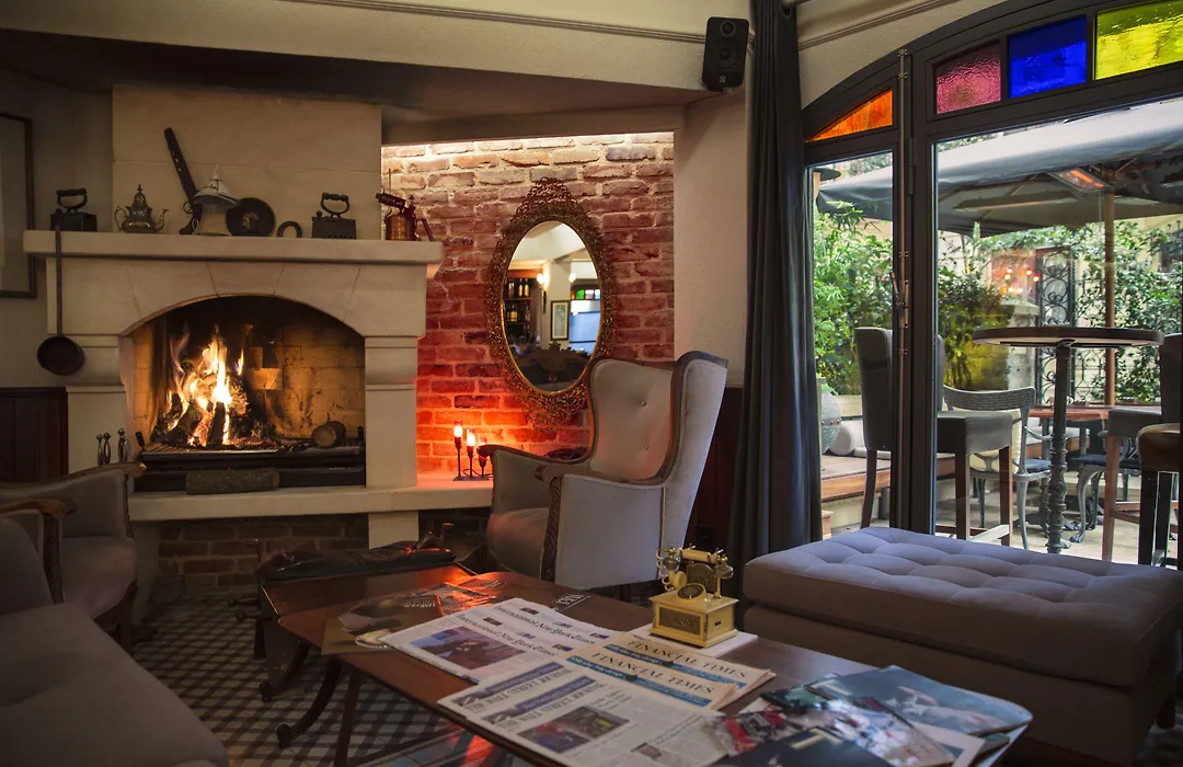 Corinne Art & Boutique Hotel-1