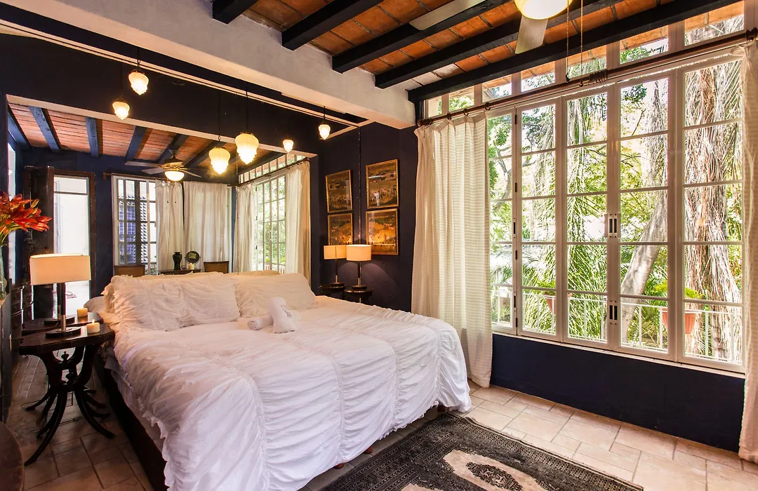 Garlands Del Rio Riverside Boutique Hotel-1