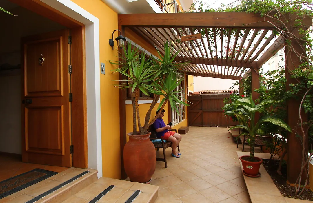 Kira'S Boutique Hotel-1