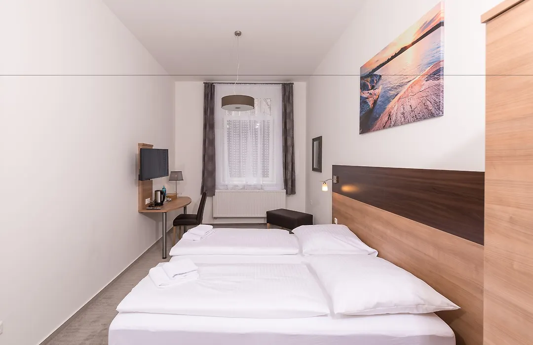 Boutique-Hotel Kronenstuben - Unschlagbare Zentrumsnaehe Direkt Am Marstall & Marktplatz - Schloss In 3 Min - Fruehstueck - Langzeitmiete-1