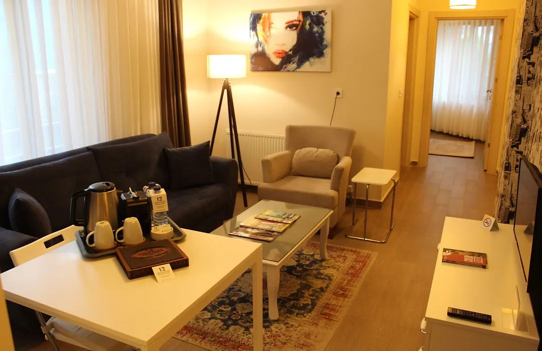 12 Rooms Hotel-1
