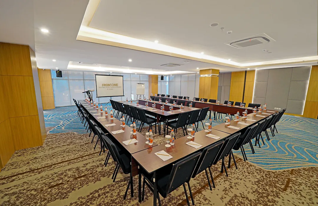 Front One Boutique Hotel Taman Anggrek-1