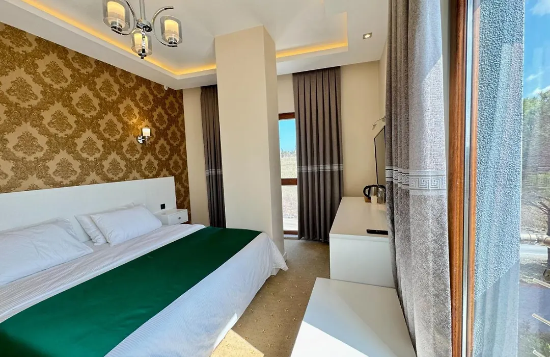 Green Roof Hotel-1
