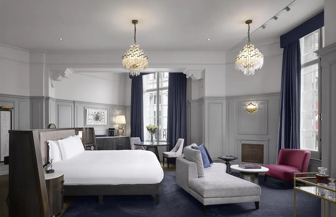 The Trafalgar St James London Curio Collection By Hilton-1