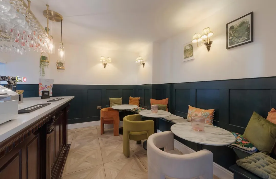 The Clarence Boutique Rooms-1