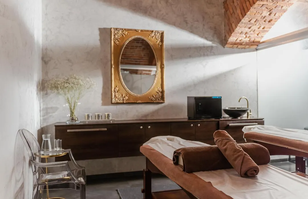 Queen Boutique Hotel-1