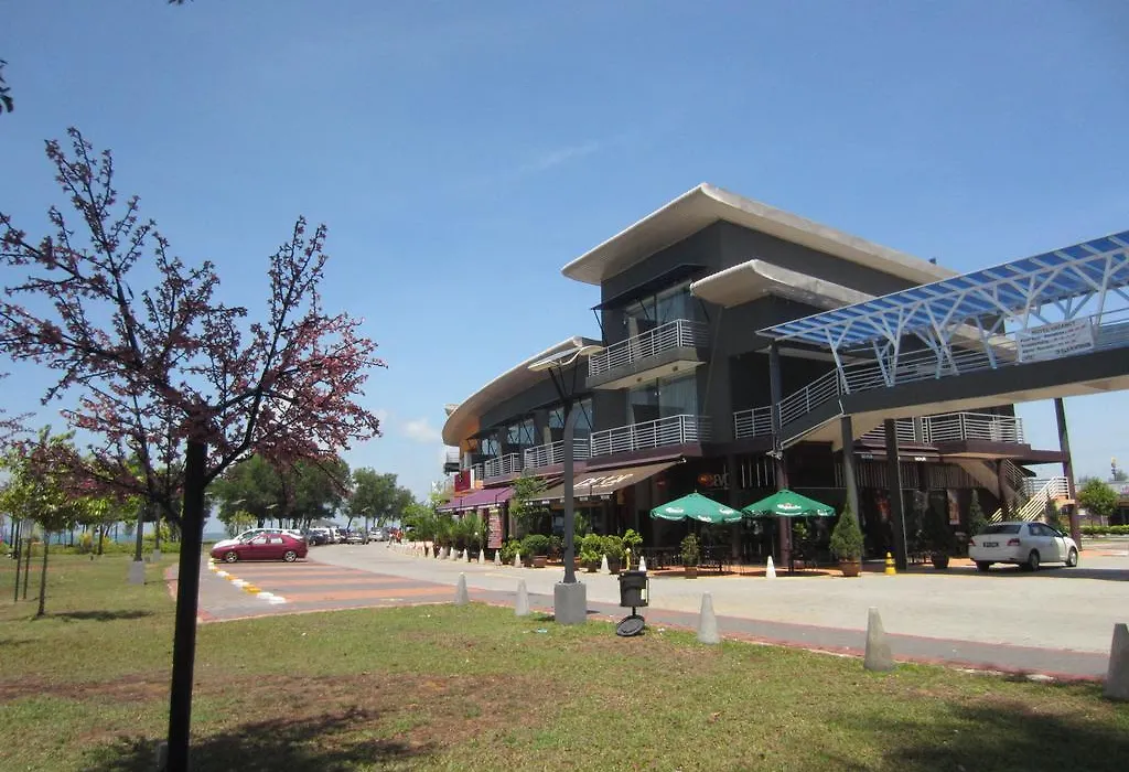 Waterfront Boutique Hotel-1