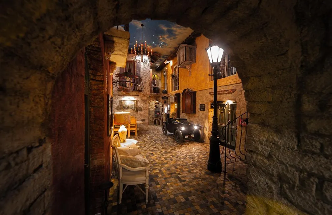 Paul'S Fantasia Boutique Suites-1