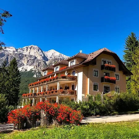 Boutique Hotel Villa Blu Cortina D'Ampezzo-3