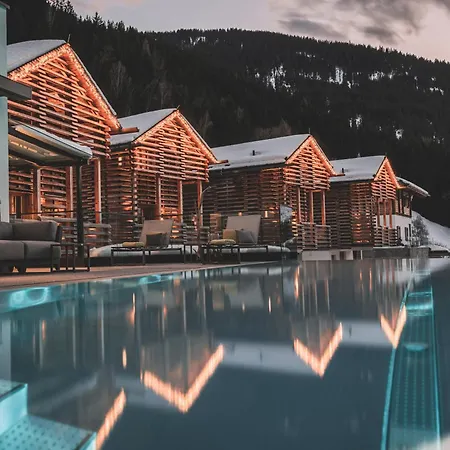 Boutique Hotel und Chalets Bergwiesenglück-2