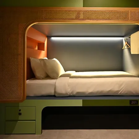 Dream Chaser Boutique Capsule Hotel-3