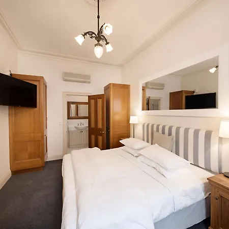 Oscars Waterfront Boutique Hotel-2