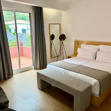 Boutique Hotel Jardim Do Mar-3
