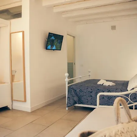 Boutique Hotel Molo Santa Lucia-3