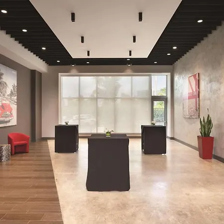 Radisson Red Miami Airport-3