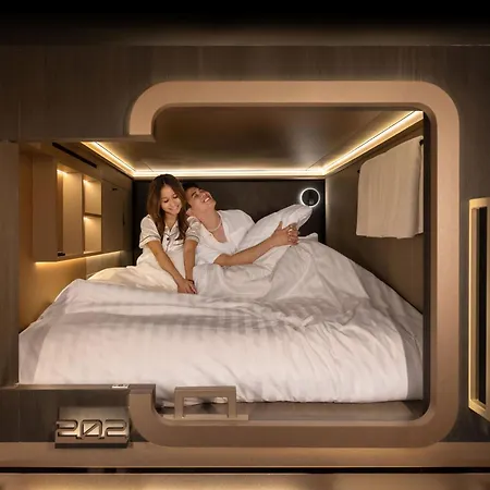 Cube Social Boutique Capsule Hotel At Boat Quay-3