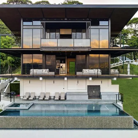 Odyssey Villa, 3 Bedrooms With Pool!-2