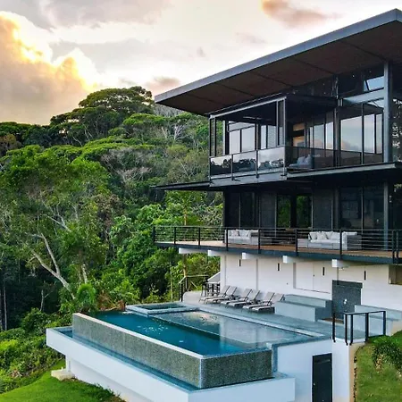 Odyssey Villa, 3 Bedrooms With Pool!-3
