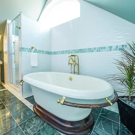 Niagara Grandview Boutique Hotel-2