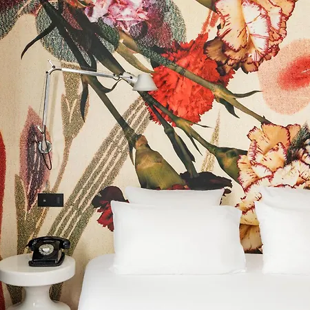 Hotel Du Petit Moulin, Haute Couture Hotel By Lacroix-3