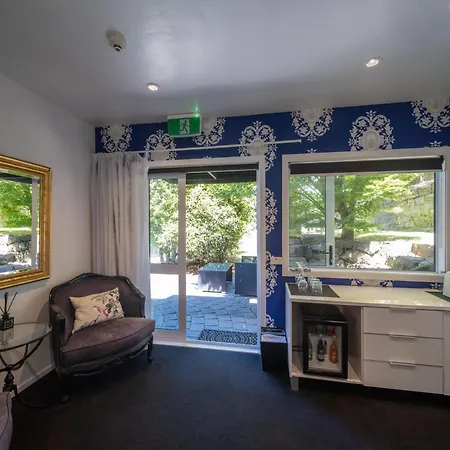 Black Swan Lakeside Boutique Hotel-3
