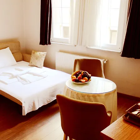 Agora Boutique Hotel & Bistro-3